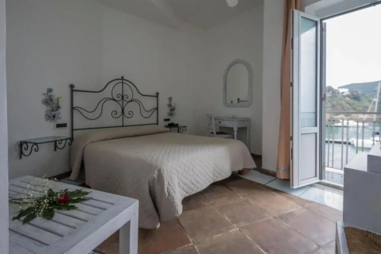 Standard Triple room with balcony and with sea view