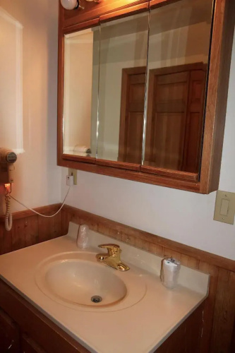 Sara Placid Inn & Suites