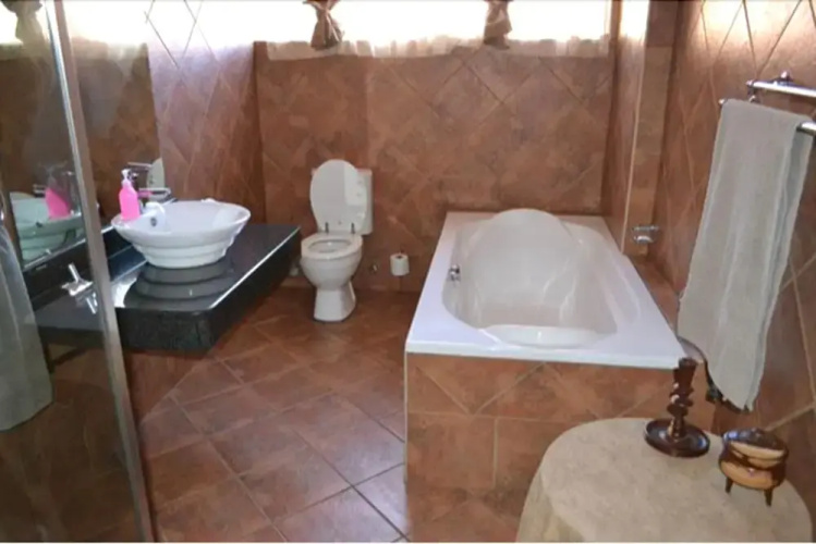 Jacaranda Lodge