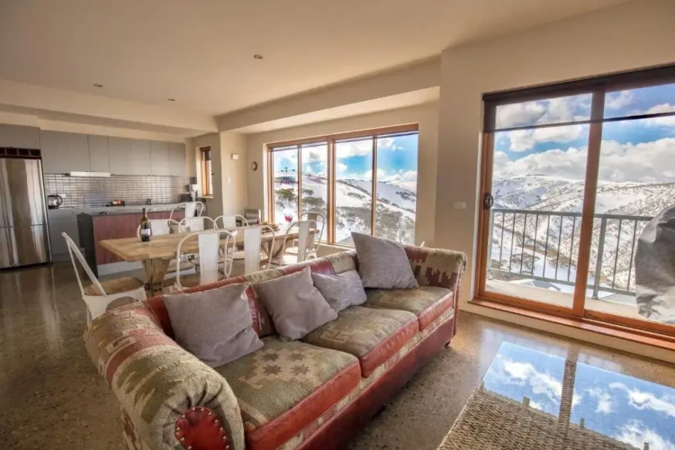 2 Bedrooms Apartment with mountain view