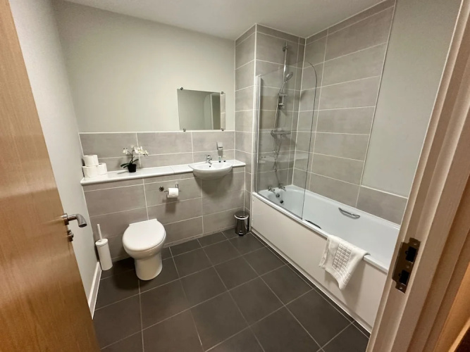 Adelphi Wharf Apartments by Beehosting