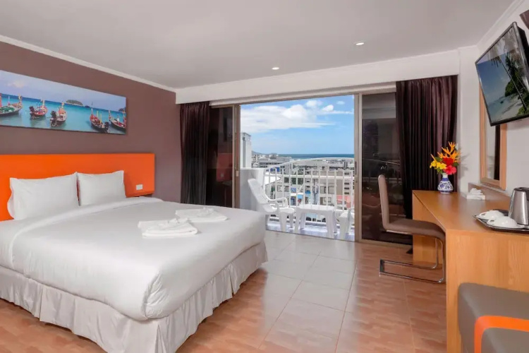 patong 7days hotel premium