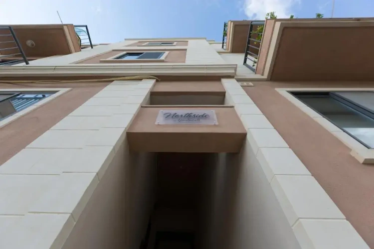 3 Bedrooms Apartment