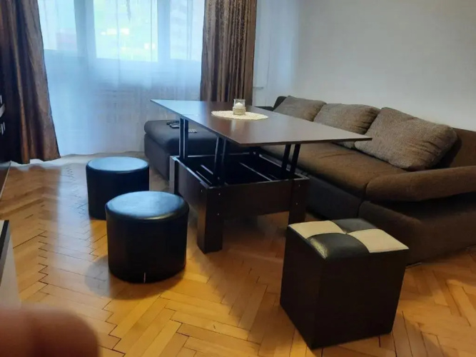 Apartament 3 camere semidecomandat