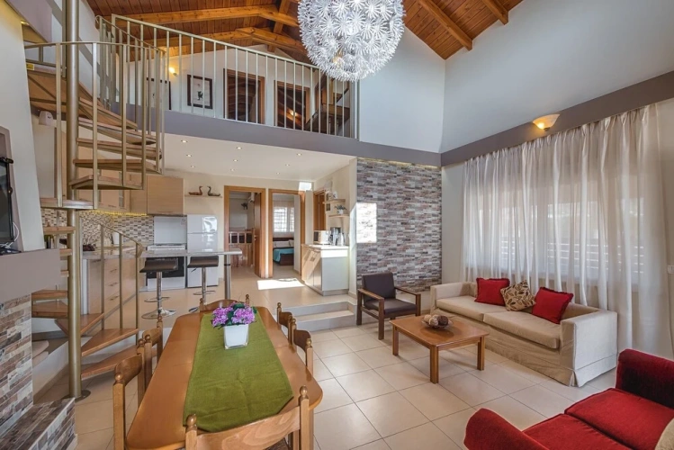 4 Bedrooms Villa