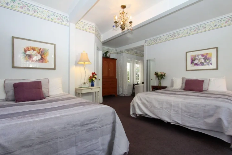 Standard Quadruple room with garden view