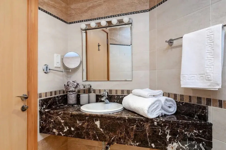 Spacious 2BR apartment in Marina Crown