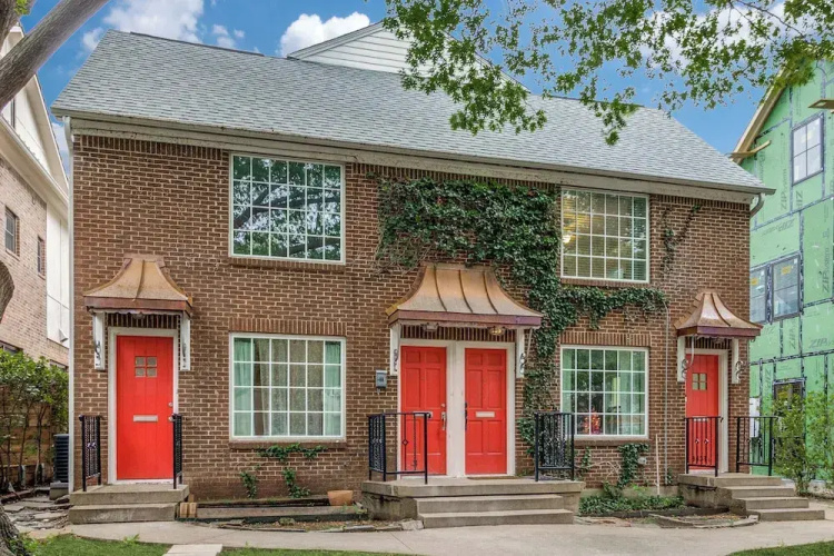 Walk to Stadium: University Park Gem!
