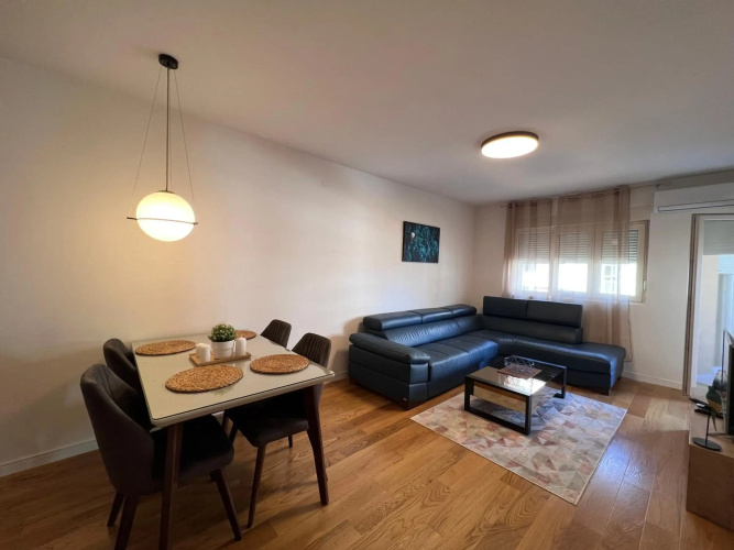 White Homes Apartments • Central Point