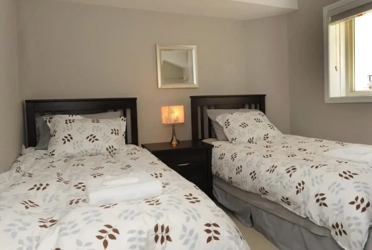 5 Bedrooms Cottage