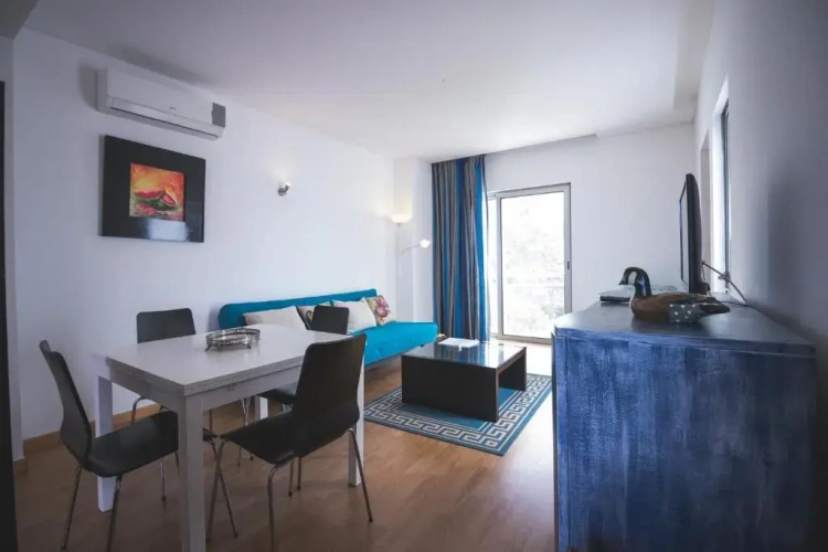 2 Bedrooms Apartment