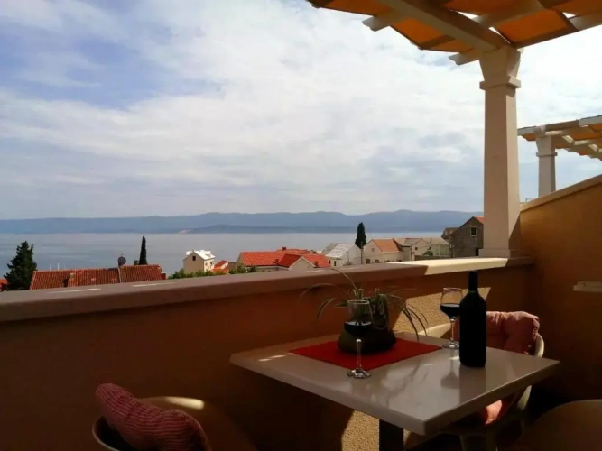 Apartment with sea view