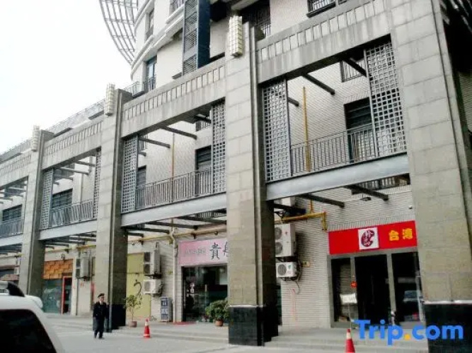 Yasi Apartment Hotel