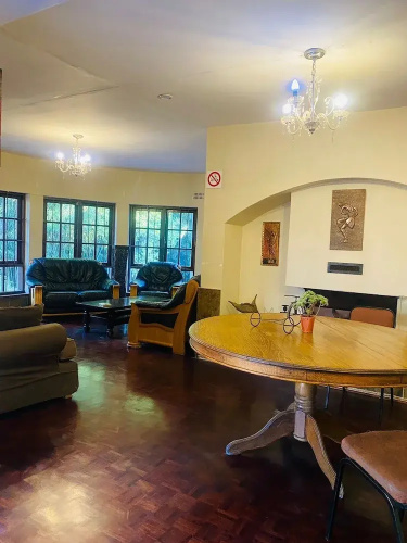 Rosebank Lodge & Backpacker