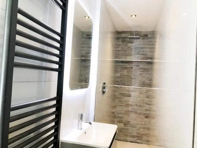2 Bedrooms Apartment