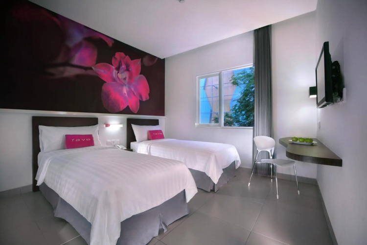 Pacific Marina Inn Airport Hotel