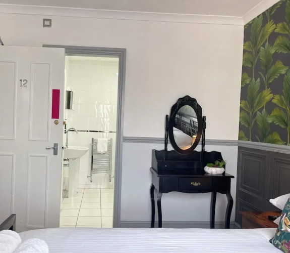 LilyRose Hotel