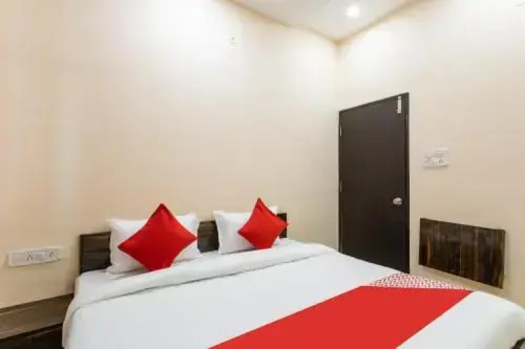 Hotel Pushpwant by OYO Rooms