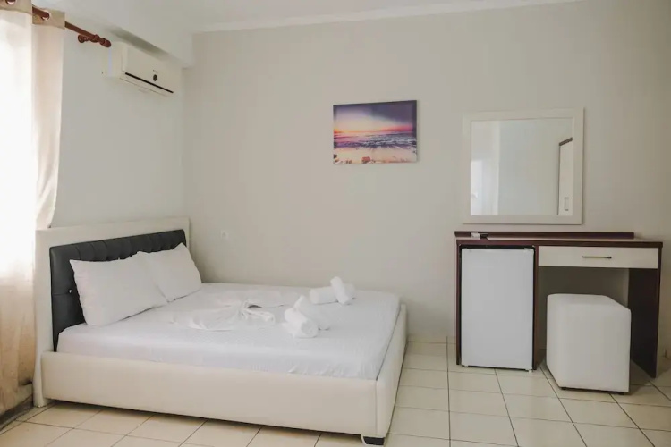 Foris Rooms