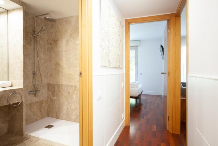 2 Bedrooms Apartment