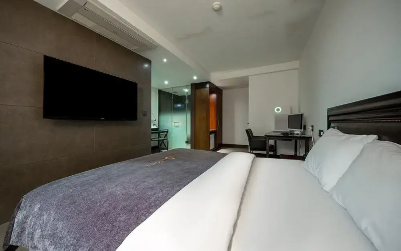 Guangming Cherbourg Hotel