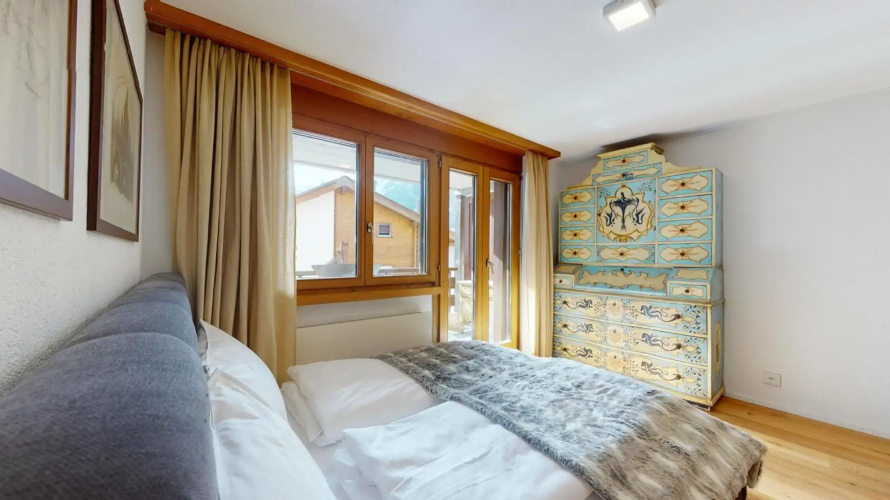 Bright studio with balcony & view to the Matterhorn