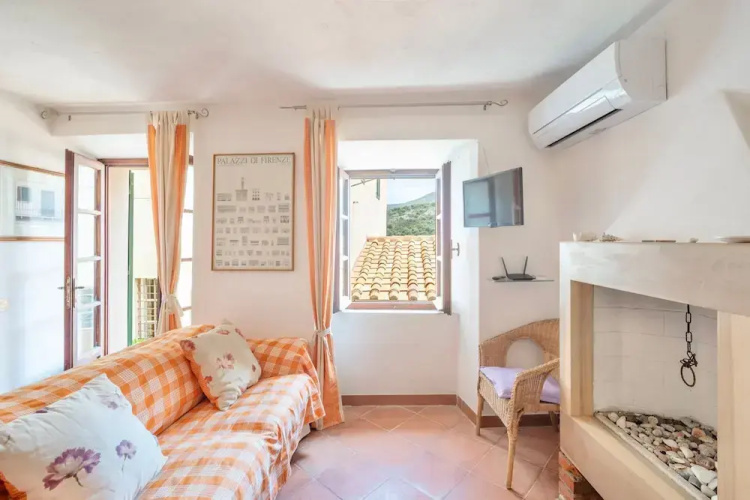 Maya Apartment in Marciana
