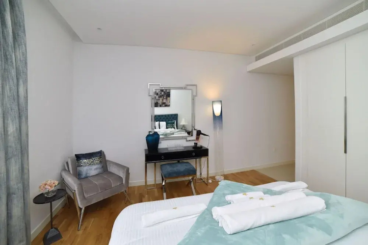 4BR Apt on Bluewater Island