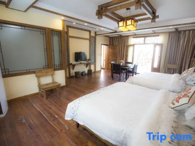 Deluxe Quadruple Suite