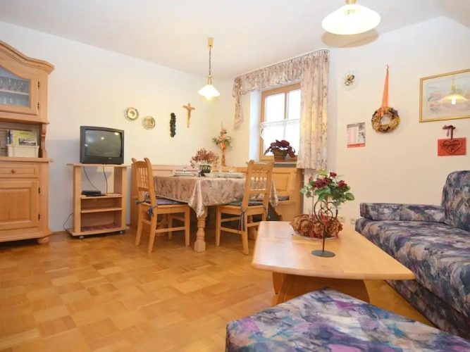 Sextuple Apartment