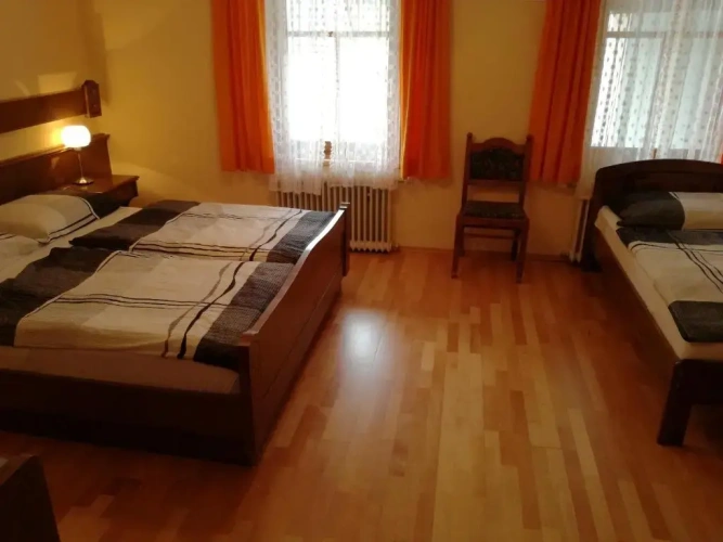 Standard Triple room