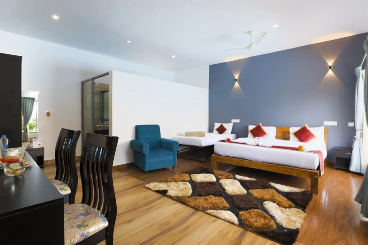 Standard room with balcony and with pool view