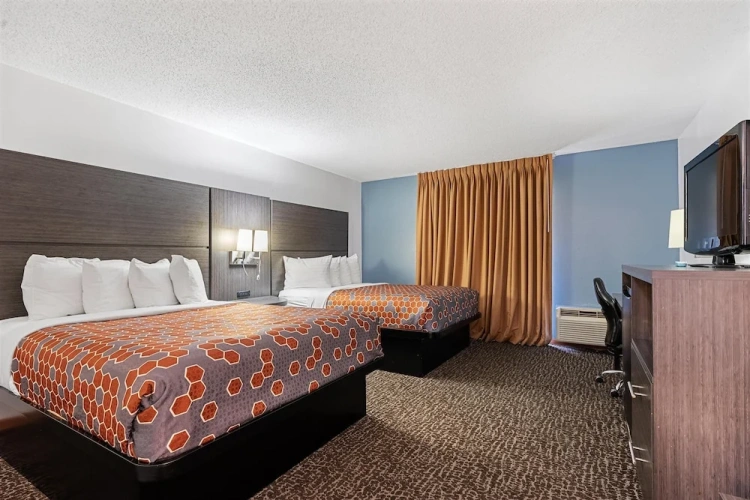 Premium Quadruple room with courtyard view