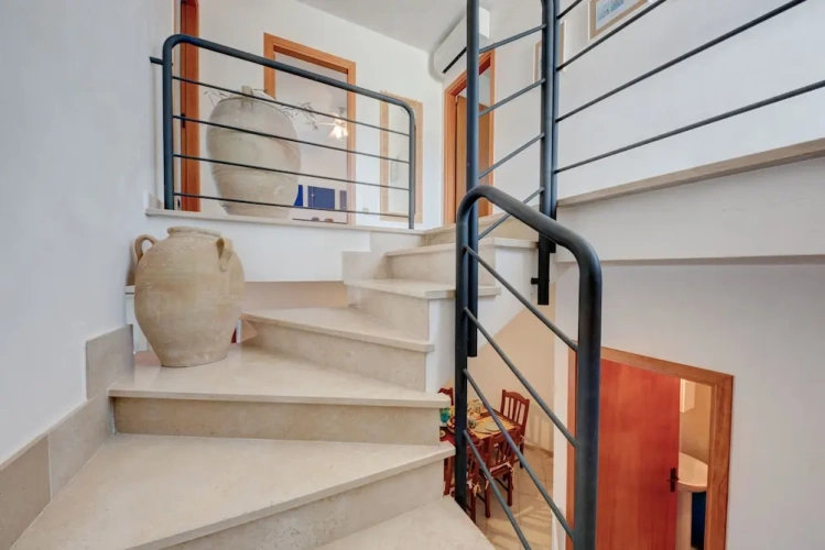 3 Bedrooms Cottage with balcony