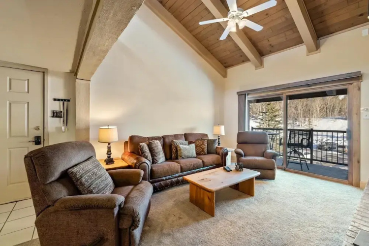 2 Level Unit w/ Pool Hot Tubs Private Deck