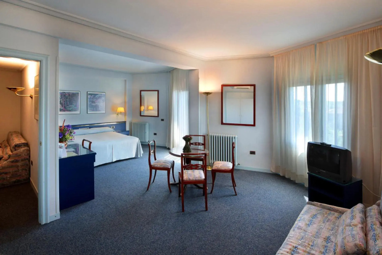 Hotel Rey Sancho Ramirez