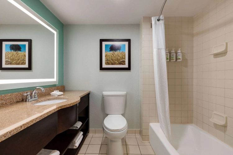Wingate by Wyndham Green Bay/Airport photo 10