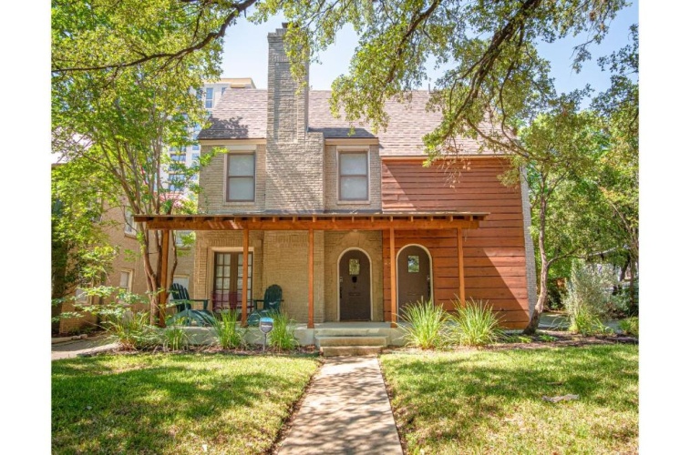 4 Bedrooms Cottage