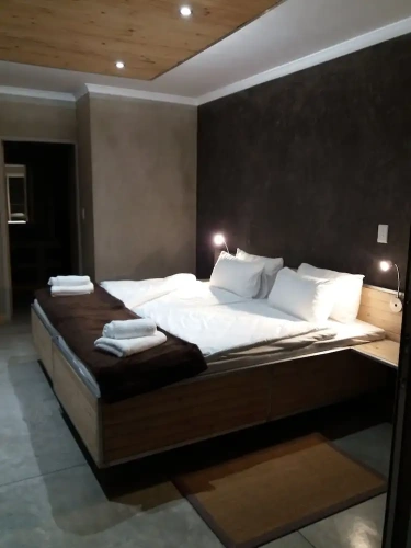Deluxe Twin room with balcony and with partial ocean view