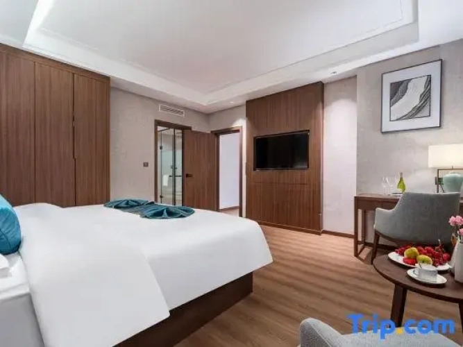 Family Suite with street view