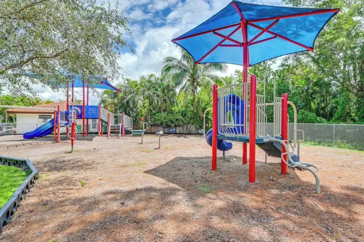 Cozy & Bright Naples Abode w/ Community Amenities!