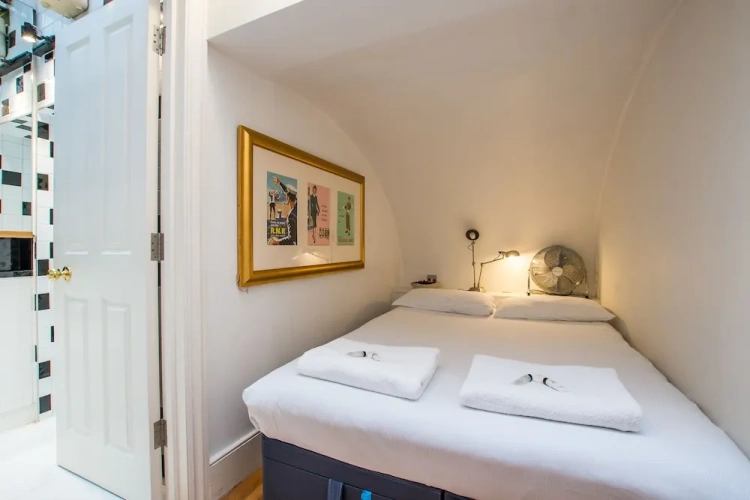 4 Bedrooms Apartment