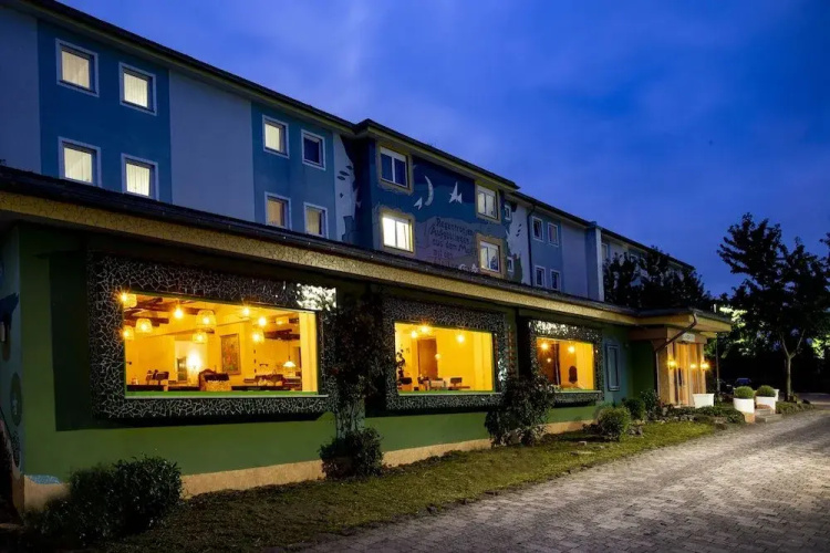 Elan Hotel