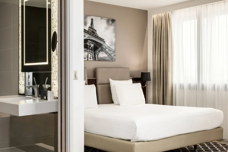 AC Porte Maillot Hotel