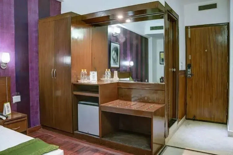 Treebo Corporate Suites Sector 62