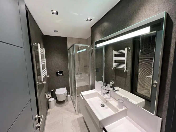 3 Bedrooms Apartment