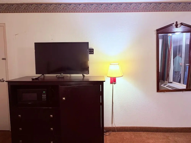 Executive Inn & Suites