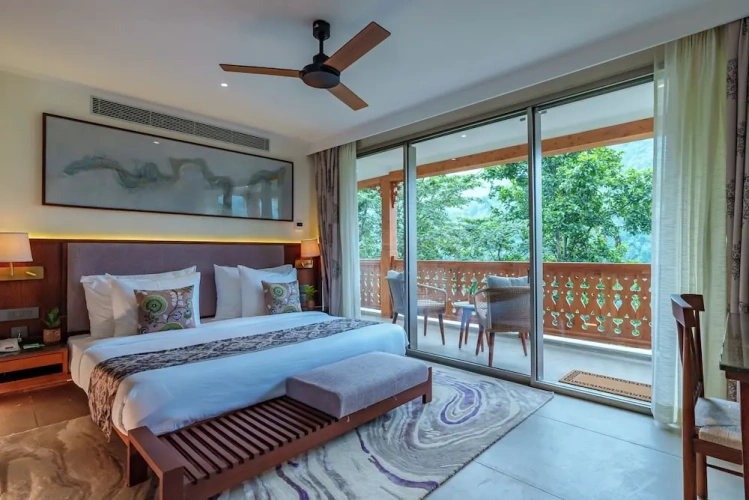Luxury Suite with balcony