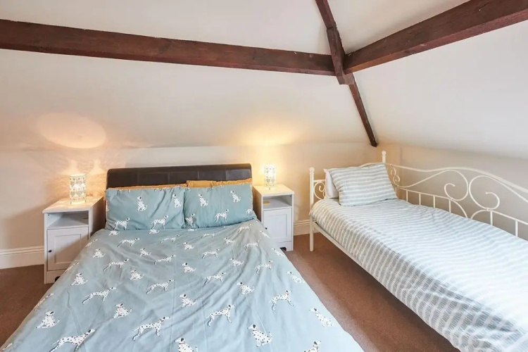 Host Stay Daisy Cottage
