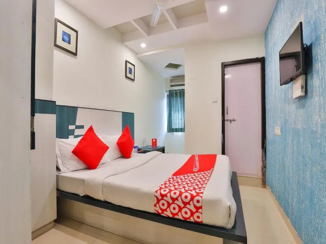 OYO 13398 Hotel Relish